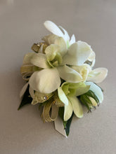 Load image into Gallery viewer, Orchid Wrist Corsage