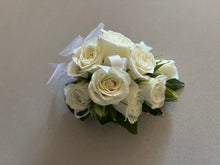 Load image into Gallery viewer, Wrist Corsage Perth -mini roses