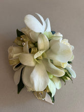 Load image into Gallery viewer, Orchid Wrist Corsage