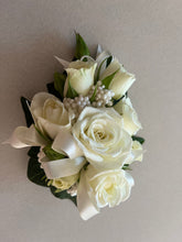 Load image into Gallery viewer, Wrist Corsage Perth -mini roses