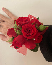 Load image into Gallery viewer, Wrist Corsage Perth -mini roses