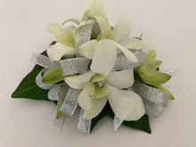 Load image into Gallery viewer, Orchid Wrist Corsage