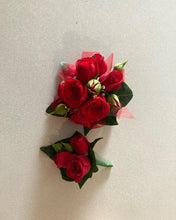 Load image into Gallery viewer, Wrist Corsage Perth -mini roses