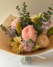Load image into Gallery viewer, Pretty pastel flower bouquet

