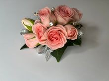 Load image into Gallery viewer, Wrist Corsage – Fresh Mini Roses, School balls  Perth
