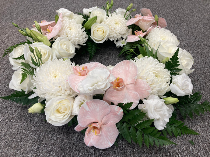 Wreath in feminine pastel colours 