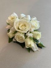 Load image into Gallery viewer, Wrist Corsage Perth -mini roses
