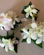 Load image into Gallery viewer, Orchid Wrist Corsage
